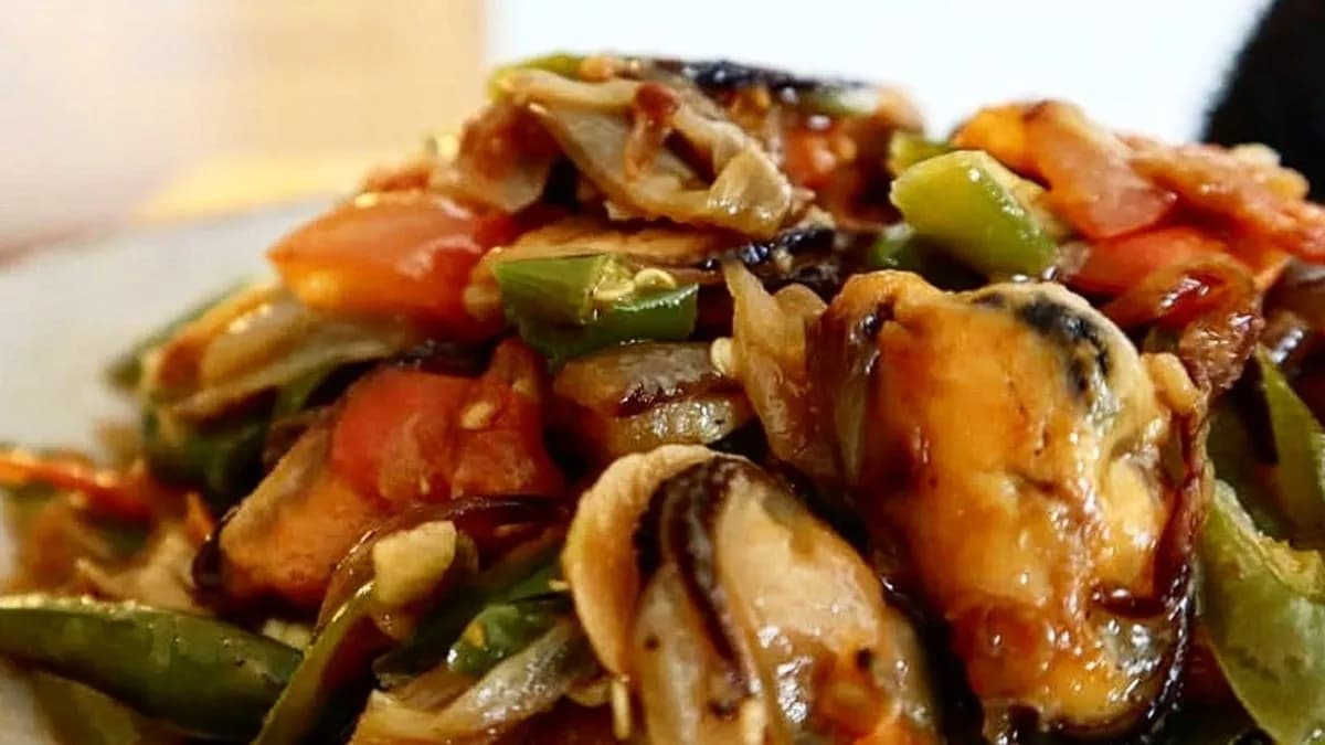 Mussels in green chili sauce