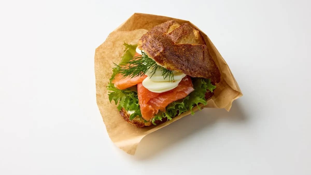 Savulohi & kananmuna-pretzel (VL)