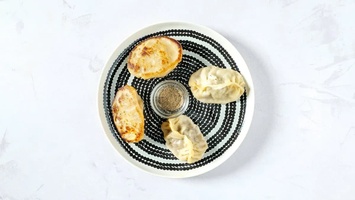 Paistetut dumplingsit (4 kpl)