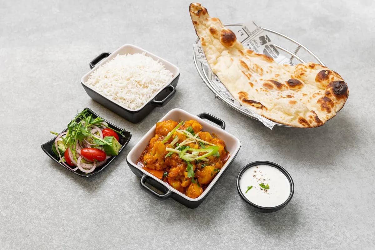 Aloo Gobhi + Pepsi max 0.33