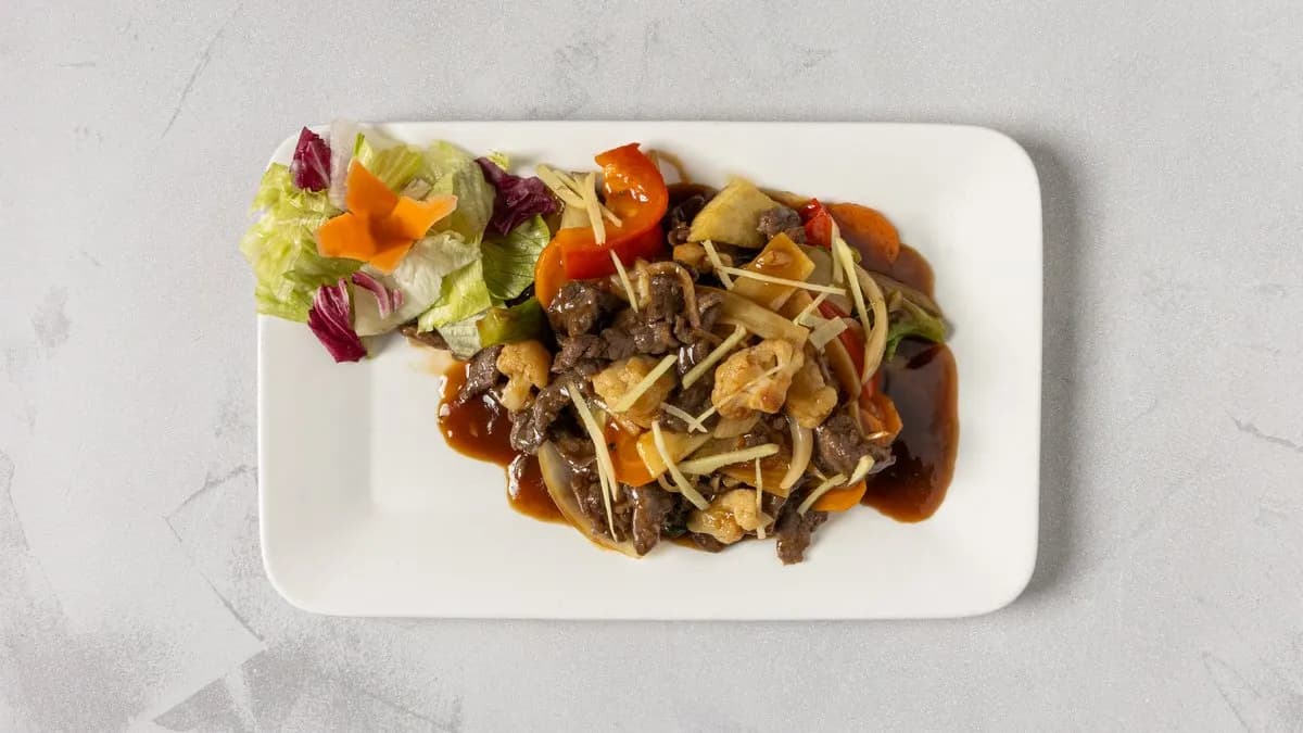 Naudanlihaa ja inkivääriä valkosipulikastikkeessa