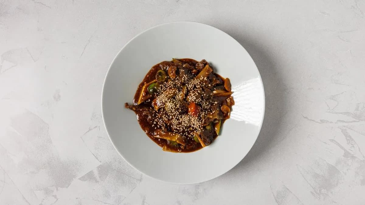 Naudanlihaa seesami-chilikastikkeessa 🌶