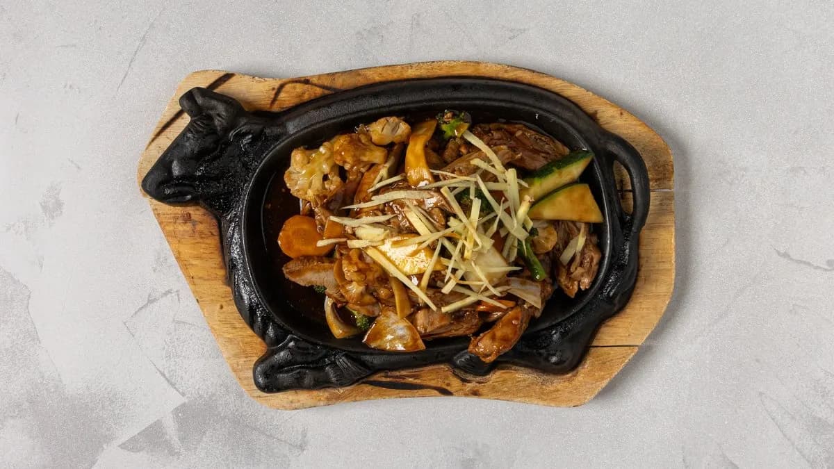 Ankkaa ja inkivääriä valkosipulikastikkeessa