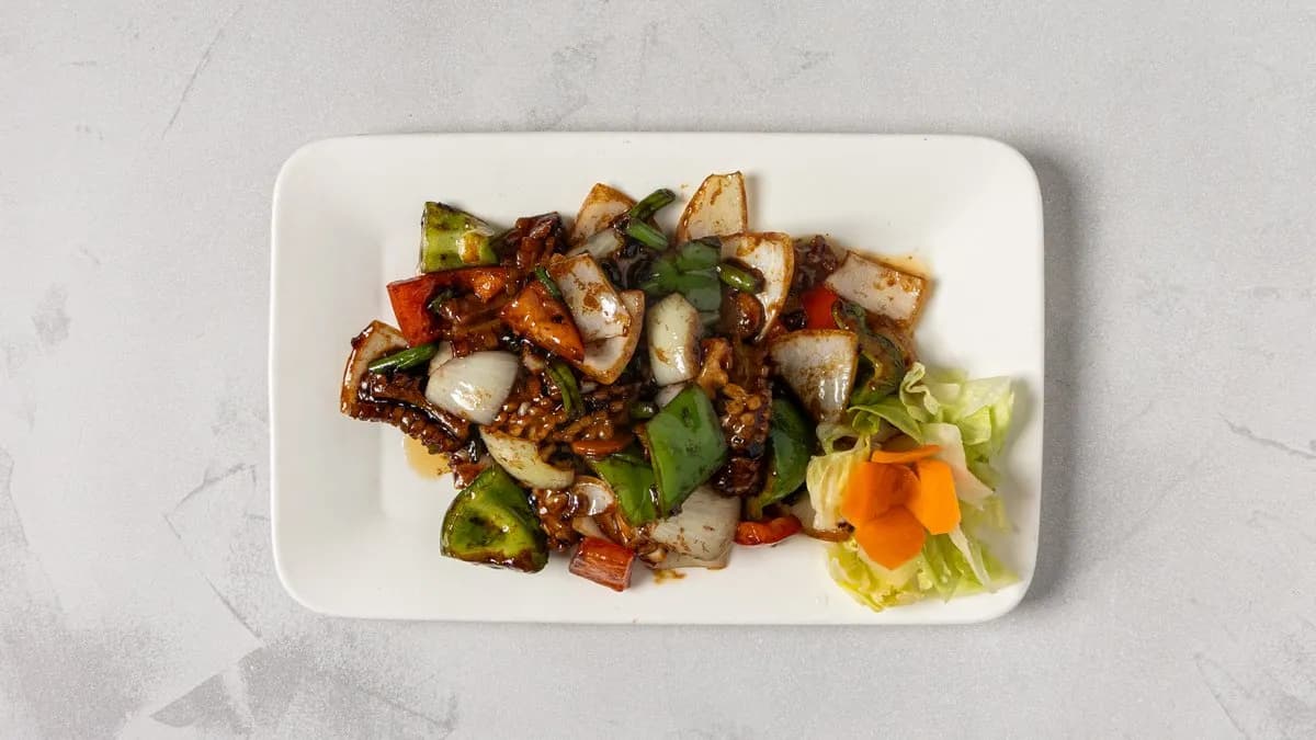 Mustekalaa mustapapukastikeessa