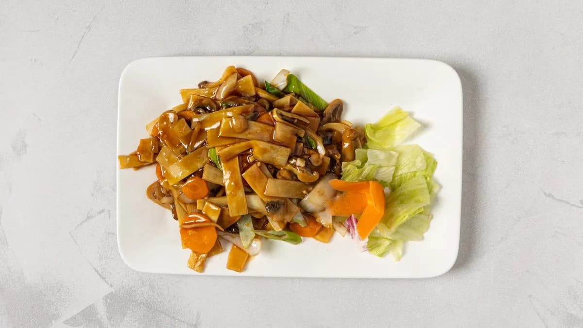 Paistettuja herkkusieniä ja bambunversoja (V)