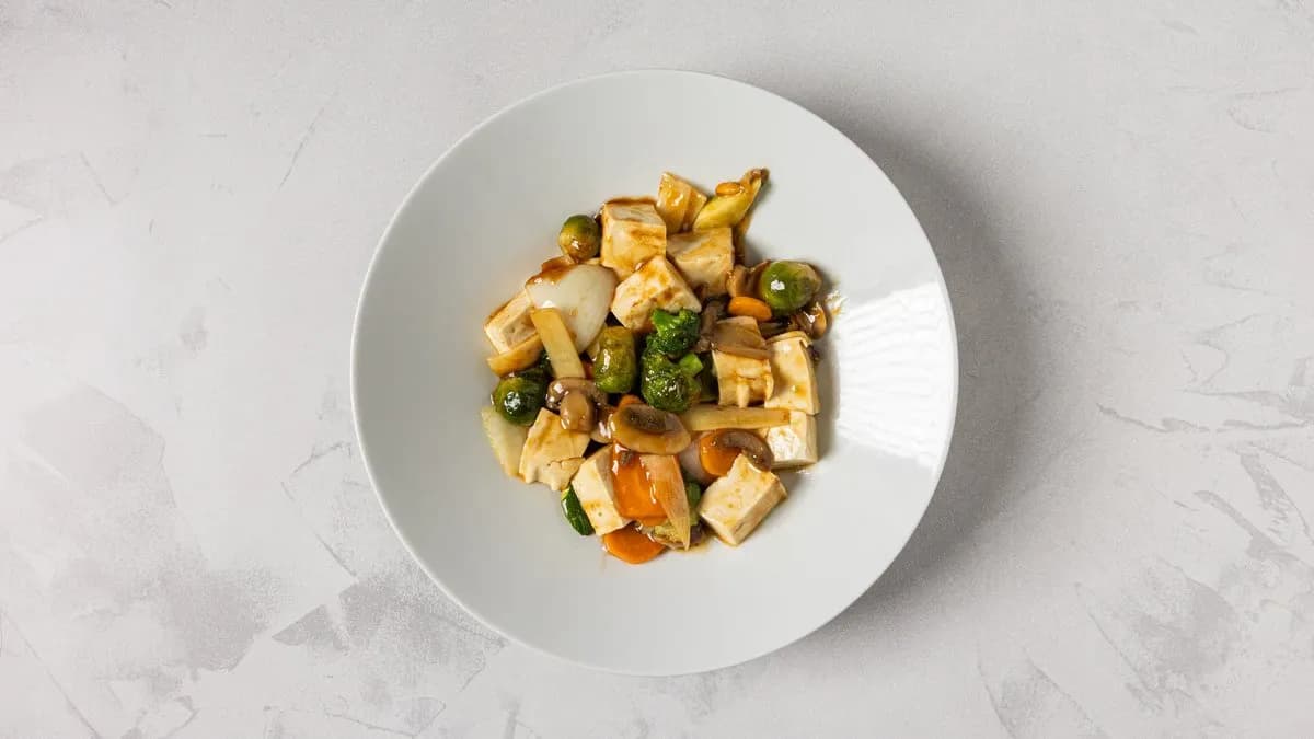 Tofua ja vihanneksia (V)