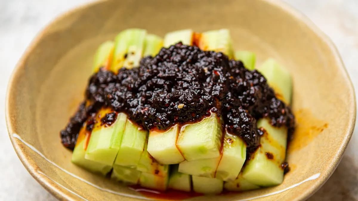 Kurkku-chilisalaatti