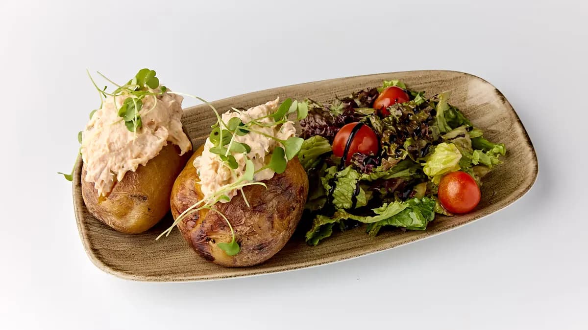 Uuniperuna lämminsavulohella