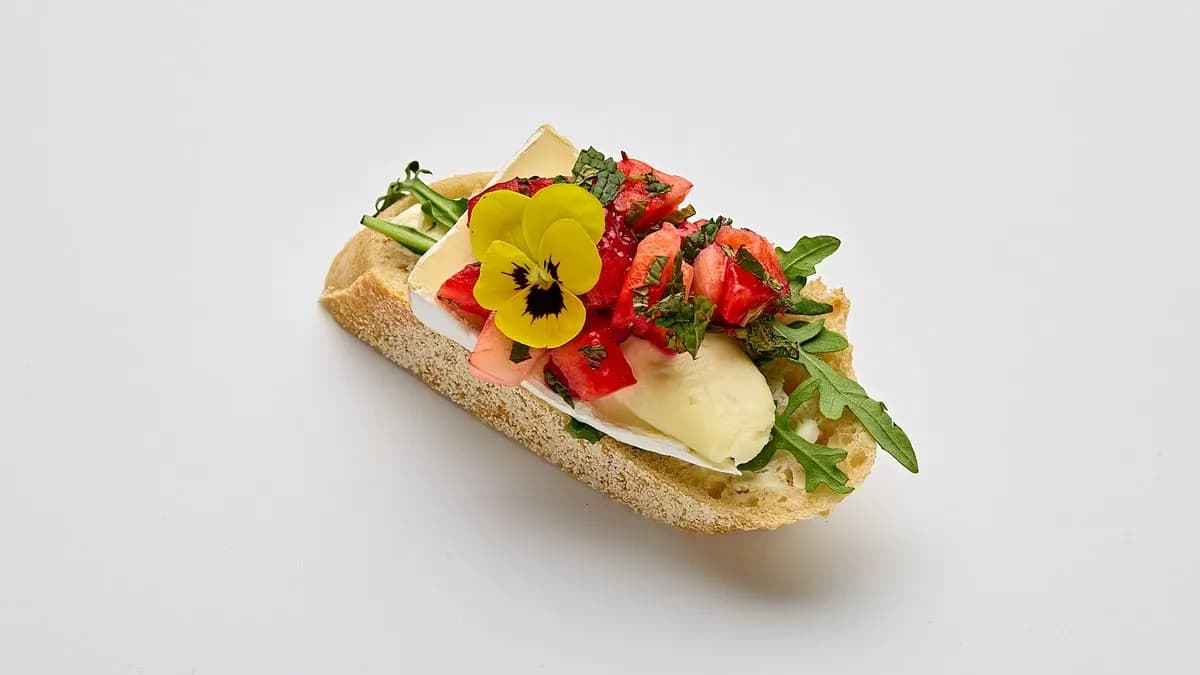 Briejuustoa & Mansikkaa pincho (VL)