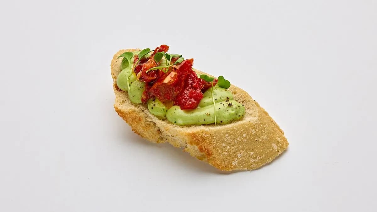 Avokadoa & Aurinkokuivattua Tomaattia pincho (L)