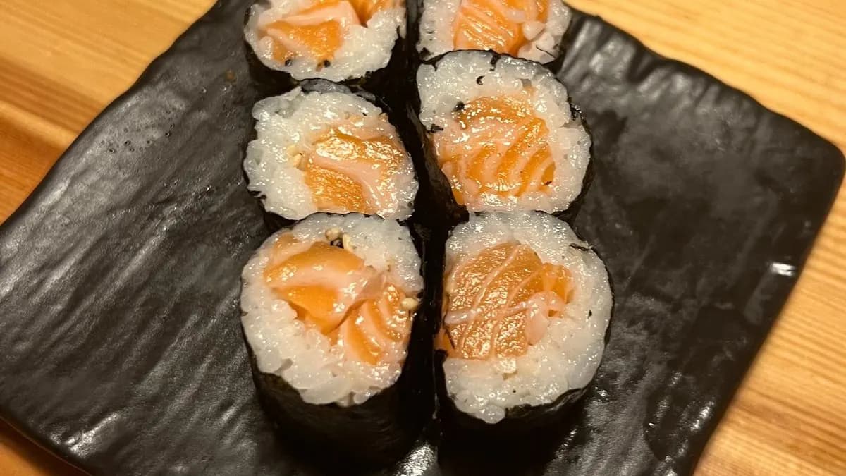 Salmon Hosomaki