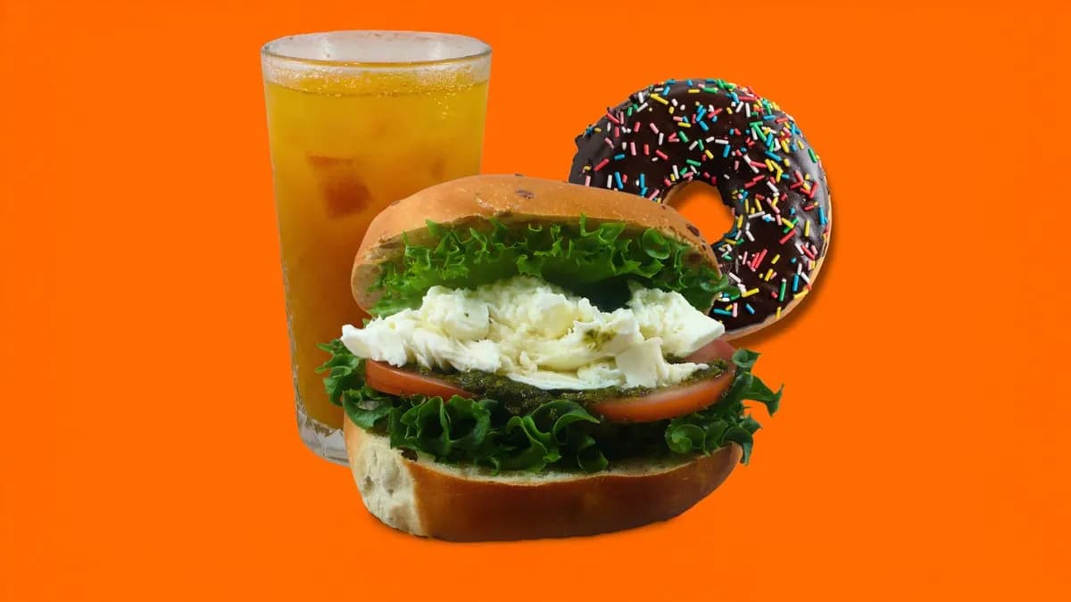 🍴 Pesto & Mozzarella Bagel Meal 🧀🍩