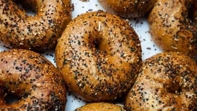 'Buy 2 Get 3' Plain Bagels 🥯