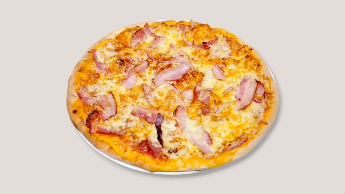 16. Pekoni perhepizza