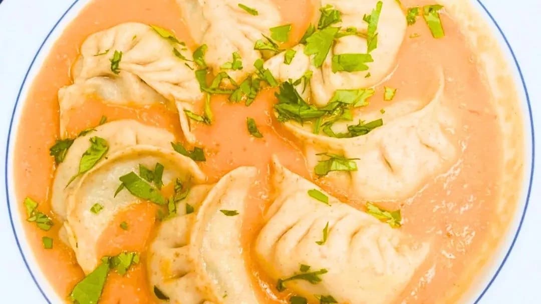 Jhol MOMOS (10 pieces)