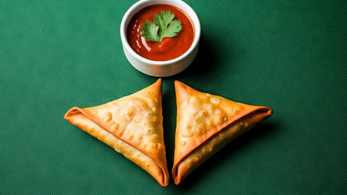 10. Vegetable samosa (L,V,P)