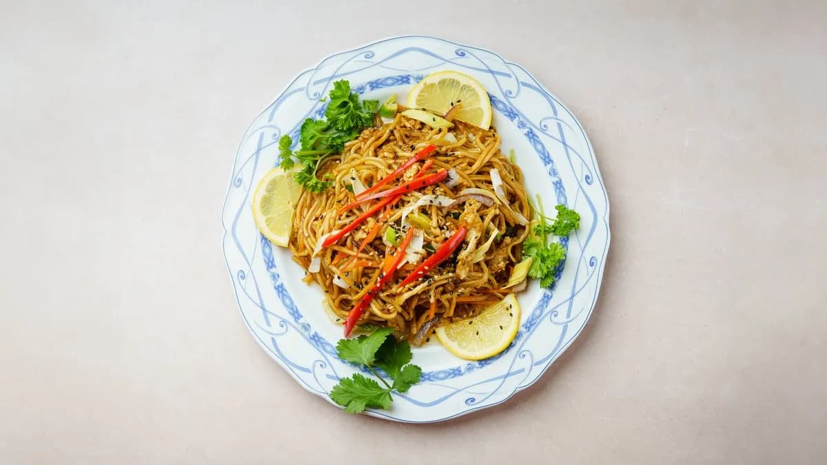 3A. Paistettua nuudelia & vihanneksia