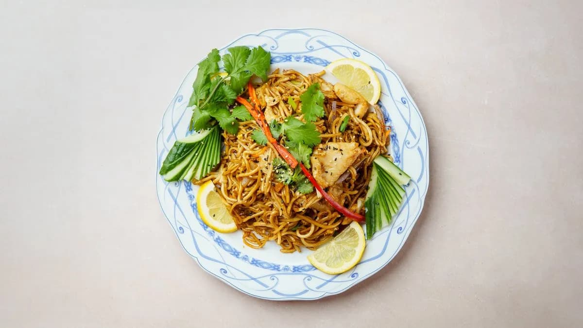 4A. Paistettua nuudelia & kanaa