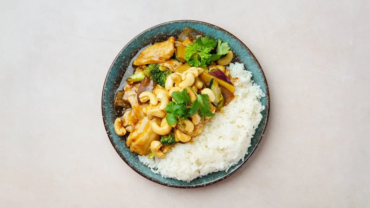 10. Kanaa & cashewpähkinöitä