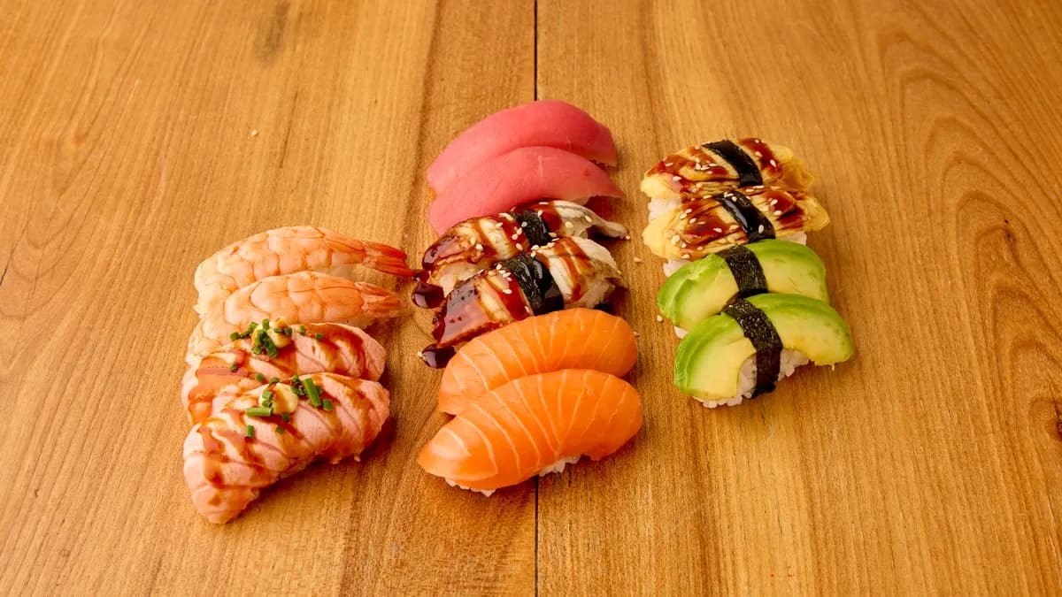 Nro 2. Nigiri Lajitelma 14 kpl ( NEW )