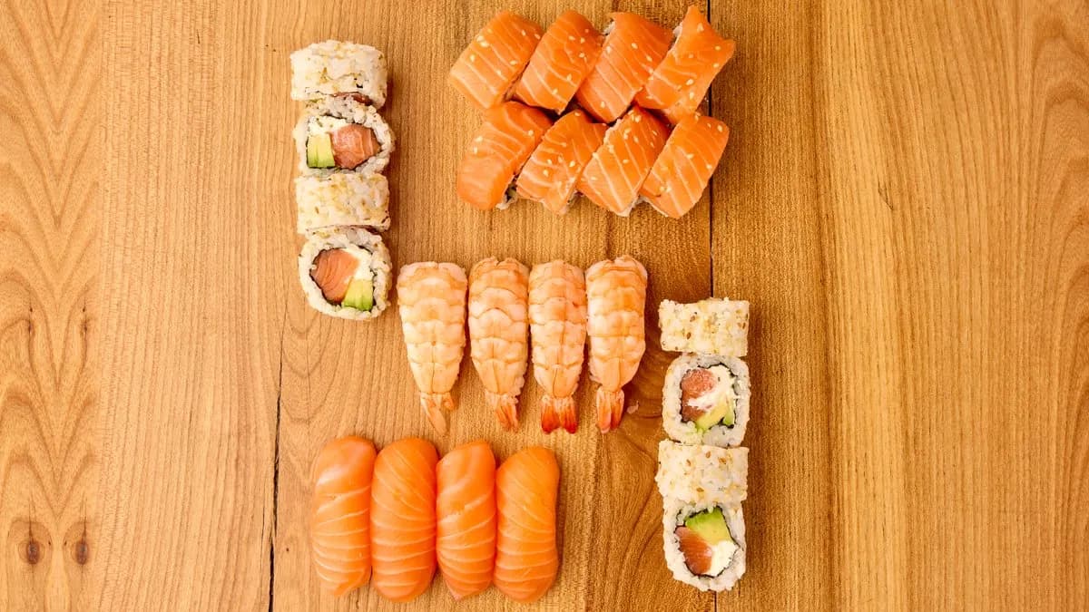 Nro 7. Salmon mix platter 24 kpl ( NEW )