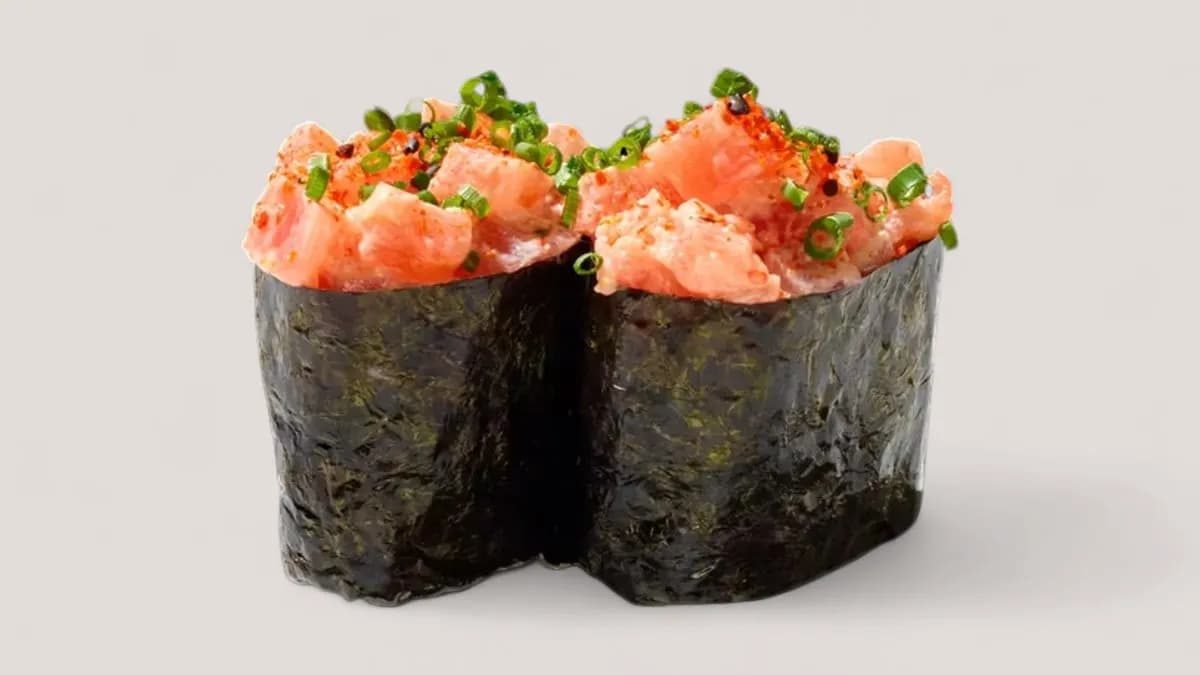 Spicy tuna gunkan