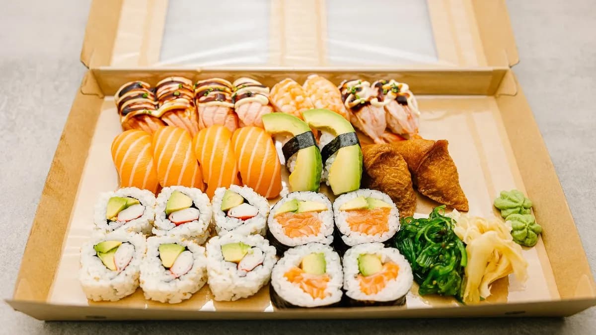 D2. SushiSama Happy platter, 26kpl