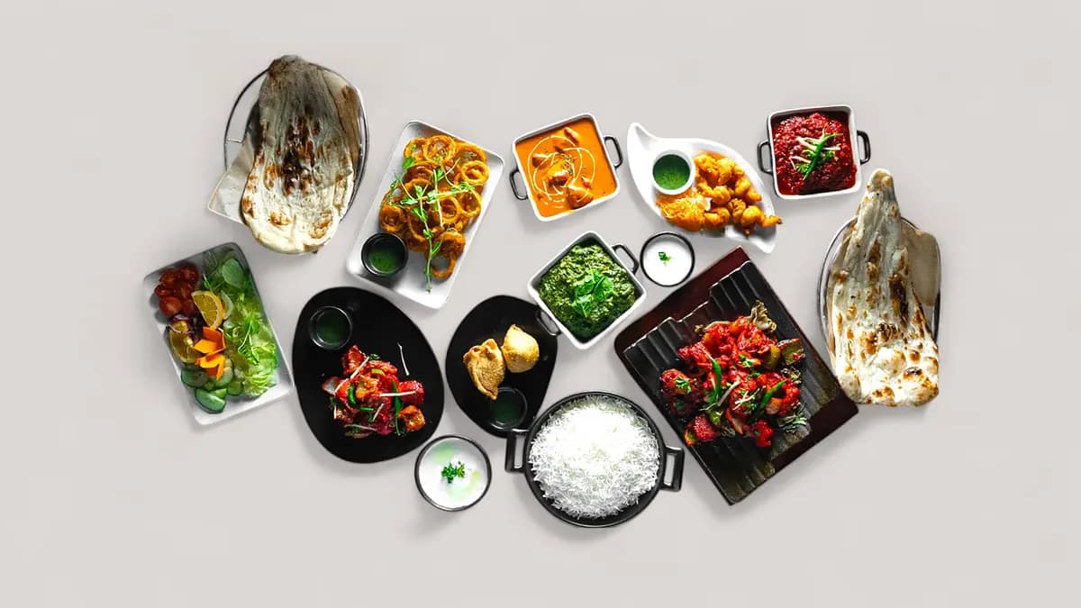 Kaksi ateria Kashmiri Tikka ja Garlic Chicken