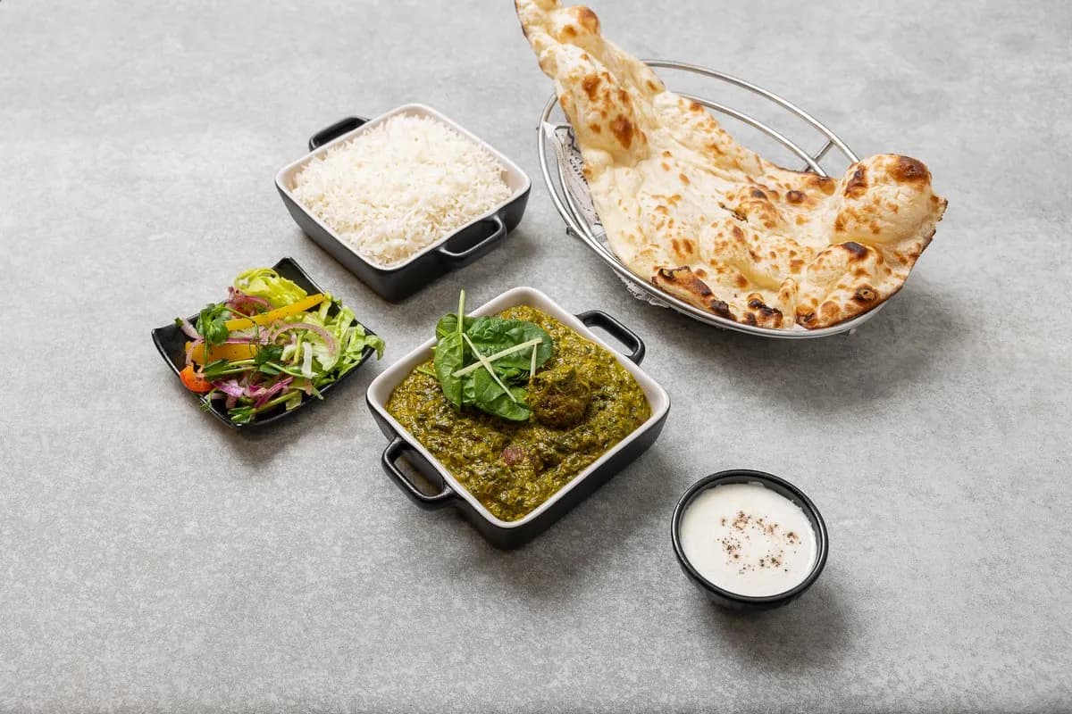 Palak Kofta (Vegaaninen) + Valitse Mango Lassi