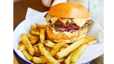 Chèvre Double Cheese Burger + chunky fries