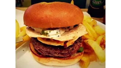 El Mexicano Burger, Chunky Fries & Drink