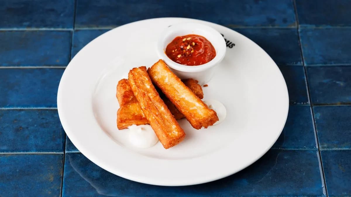 Halloumi Ranskalaiset & Sriracha Aioli