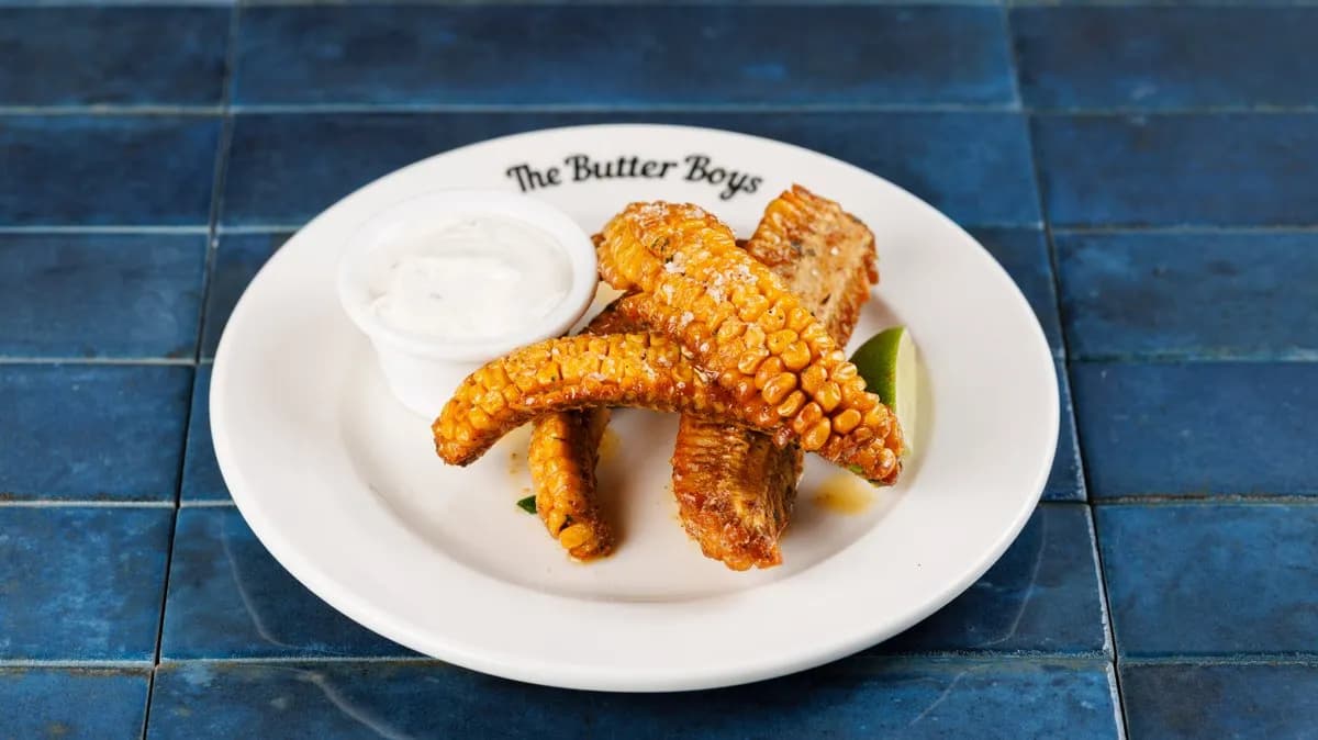 Cajun maustetut maissi ribsit & Ranch Dippi