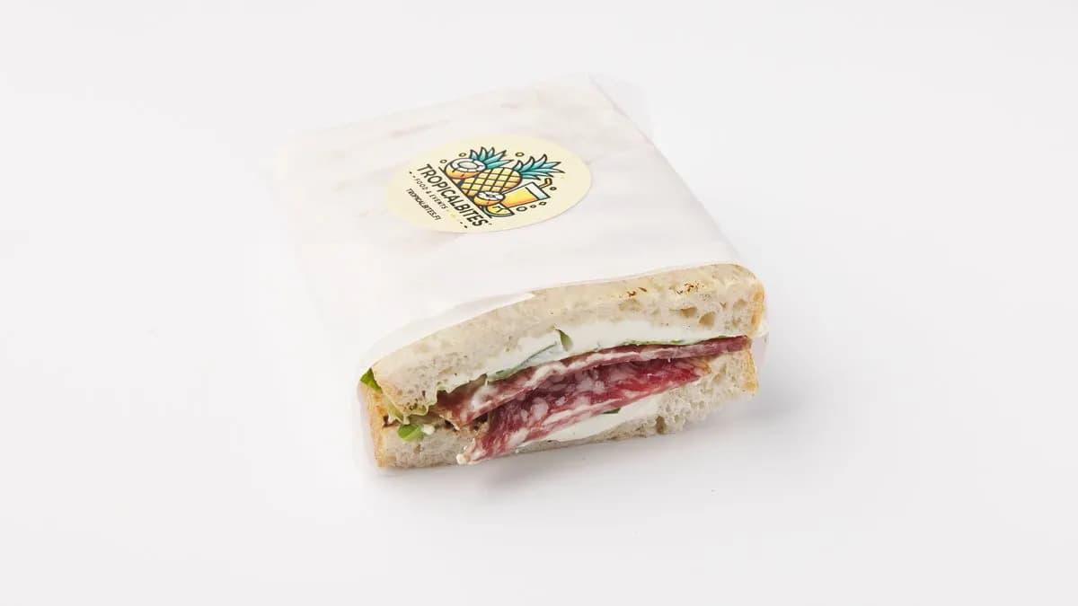 Salami-mozzarella sandwich (L)