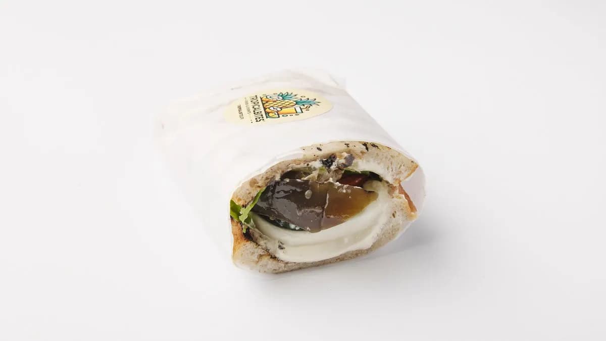 Grillattu munakoiso-tomaatti sandwich (V)