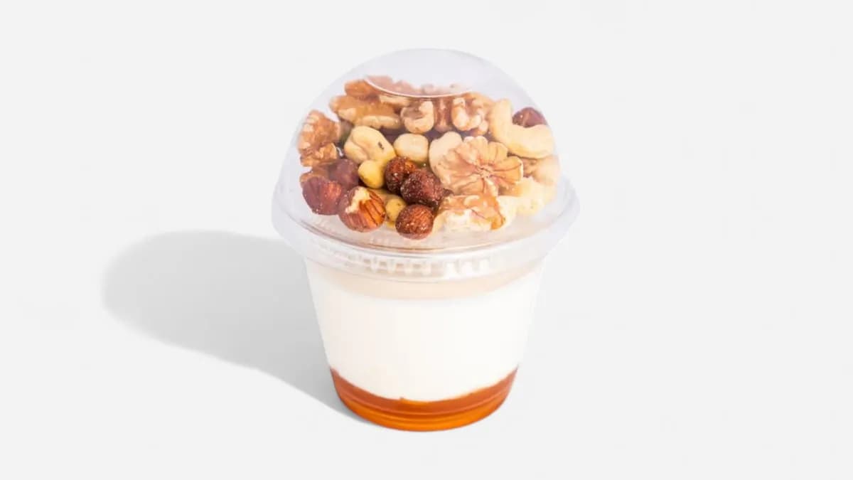 Turkkilainen jogurtti pähkinöillä