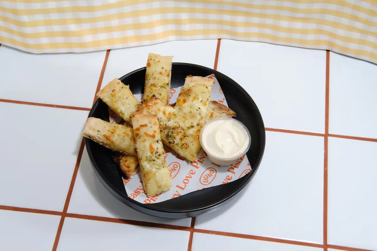 2. Juustonäpit + valitsemasi dippi