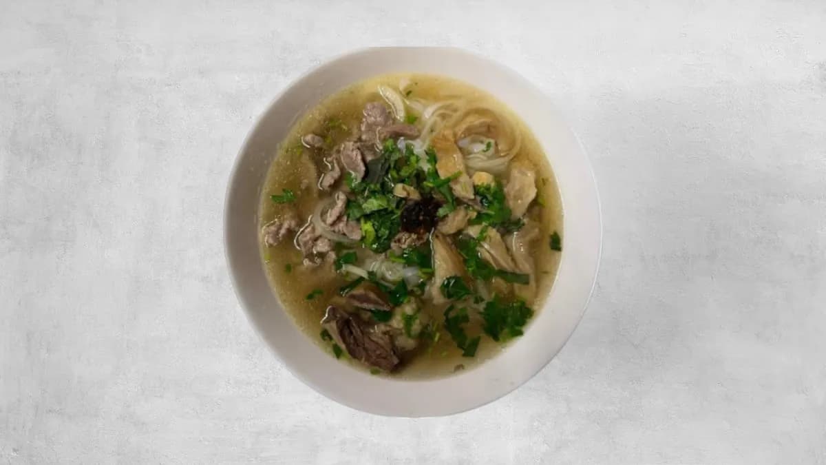 Pho thap cam - beef noodles with mix beef