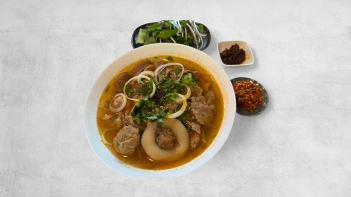 Bun bo hue - beef noodles with hue style