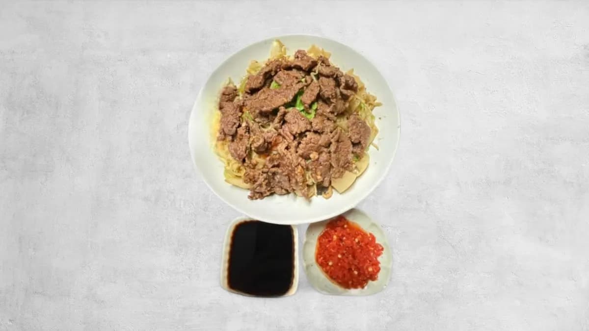 Fried noodle with chicken