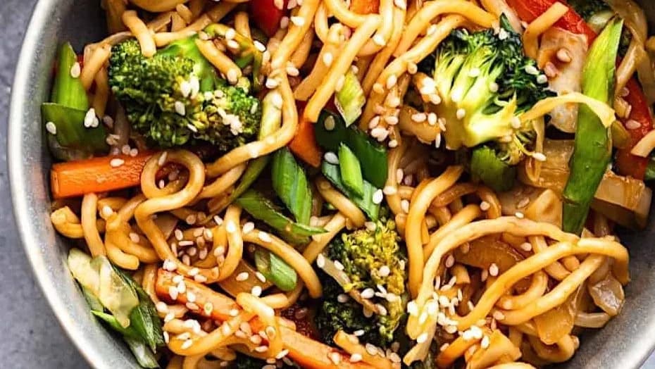 Nepalilaistyyliset kasvisnuudelit