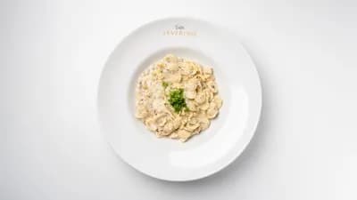 Orecchiette al Salmone con Gorgonzola e Tartufo (L)