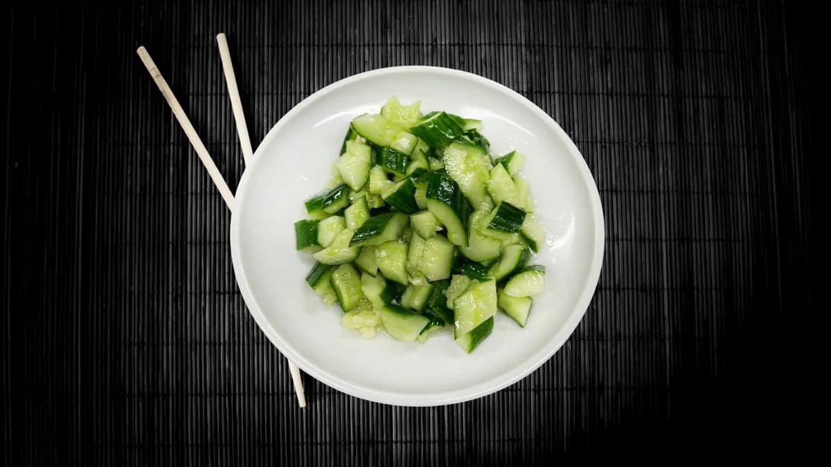 Mixed Cucumbers (Cold) / Sekoitetut Kurkut (Kylmä) / 凉拌黄瓜