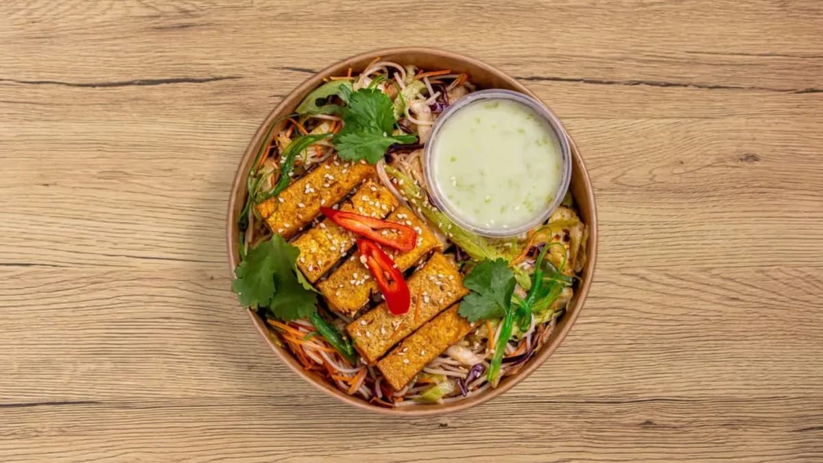 Tofu Nuudelisalaatti
