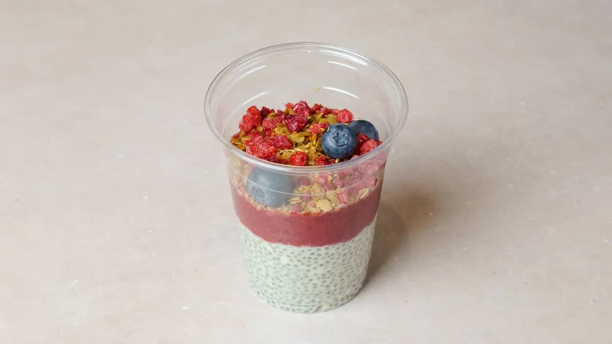 Chia with granola and berries