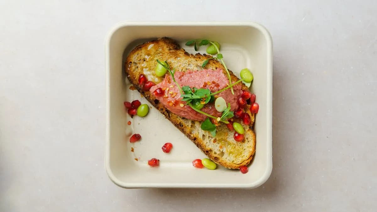 Beetroot hummus toast