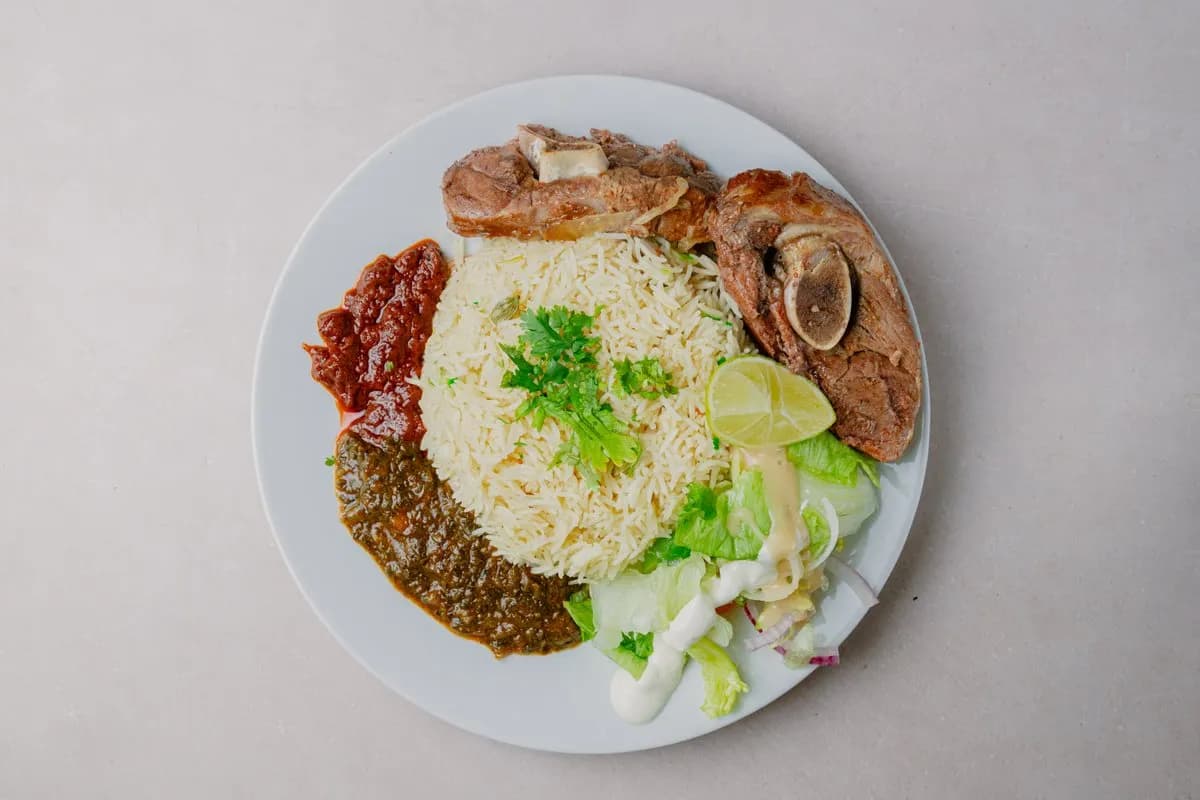 Lampaanliha riisillä